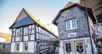 Holiday Apartment "4" with Mountain View, Shared Garden & Wi-Fi