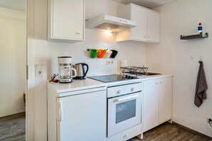 Refrigerador, horno, placa de cocina, cafetera/tetera