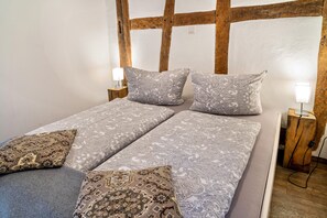 2 bedrooms, free WiFi, bed sheets - Holiday Apartment "2" with Mountain View, Shared Garden & Wi-Fi (Wallhausen)