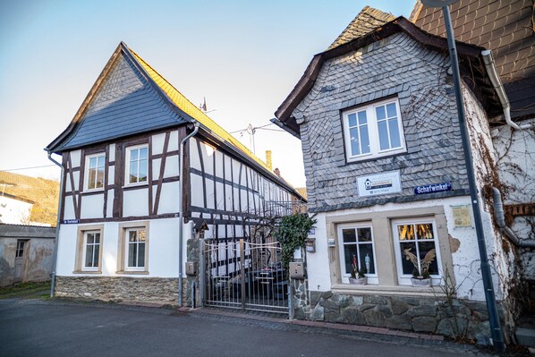 Exterior - Holiday Apartment "2" with Mountain View, Shared Garden & Wi-Fi (Wallhausen)