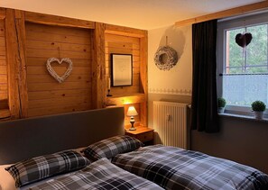 2 bedrooms, free WiFi, bed sheets - Apartment 'Ferienwohnung Hexenstube 2' with Balcony and Wi-Fi (Tanne)