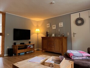 TV, fireplace, DVD player - Apartment 'Ferienwohnung Hexenstube 2' with Balcony and Wi-Fi (Tanne)