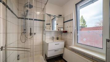 Shower, hair dryer, towels