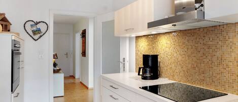 Kühlschrank, Ofen, Herdplatte, Geschirrspüler