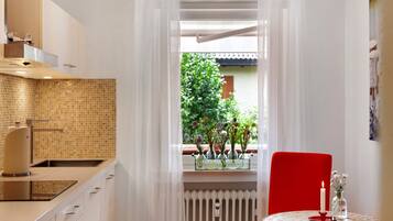 Kühlschrank, Ofen, Herdplatte, Geschirrspüler