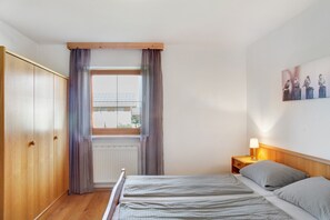 1 bedroom, free WiFi, bed sheets