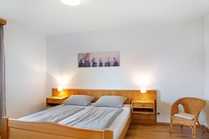 1 bedroom, free WiFi, bed sheets