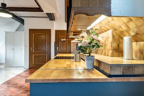 Interior - Apartment 'Ferienwohnung Eichkater' with Private Terrace, Balcony and Wi-Fi (Dannau)