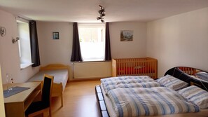 3 bedrooms, iron/ironing board, free WiFi, bed sheets