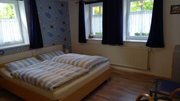 3 bedrooms, iron/ironing board, free WiFi, bed sheets