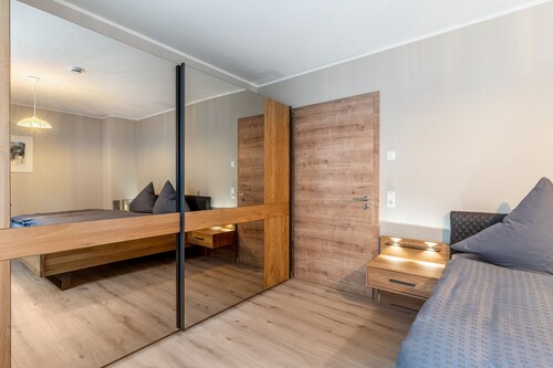 Ferienwohnung 'Im Rosengarten 2' mit Bergblick, privater Terrasse und WLAN