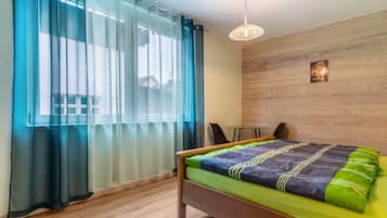 2 bedrooms, iron/ironing board, free WiFi, bed sheets