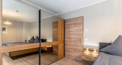 Ferienwohnung 'Im Rosengarten 2' mit Bergblick, privater Terrasse und WLAN