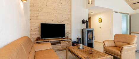 Fernseher, Kamin, Tischtennisplatte