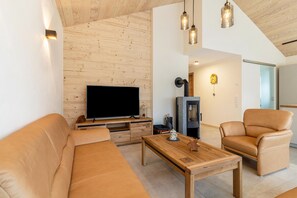 Televisión, chimenea y tenis de mesa 