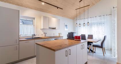 Ferienwohnung "Im Rosengarten 3" mit 2 privaten Terrassen, 2 Balkonen und WLAN