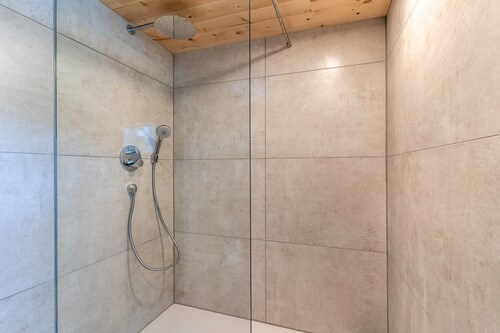Ferienwohnung "Im Rosengarten 3" mit 2 privaten Terrassen, 2 Balkonen und WLAN