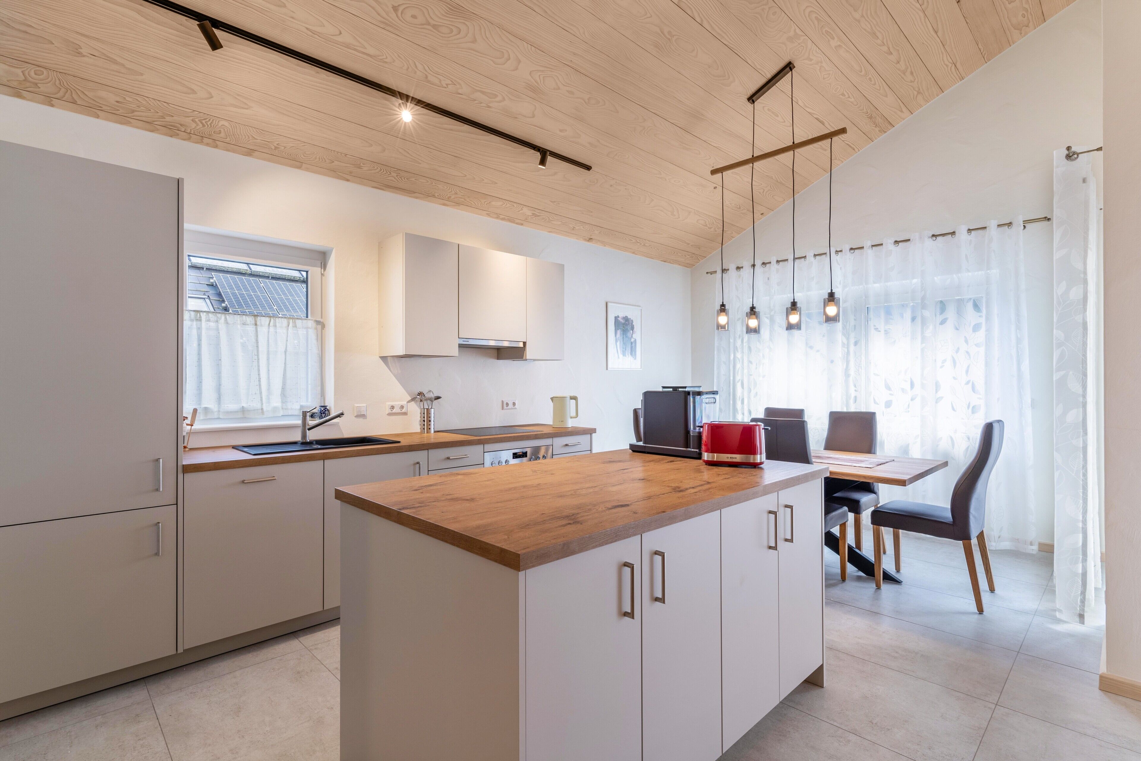 Réfrigérateur, four, plaque de cuisson, lave-vaisselle