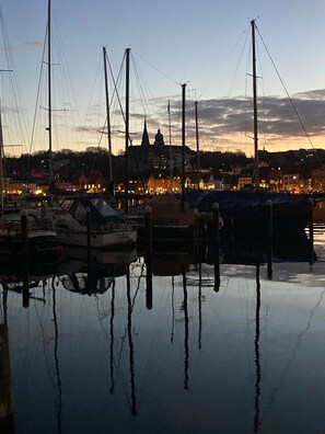 Marina - Apartment 'Antikhuus' with Private Terrace, Private Garden and Wi-Fi (Lütjenholm)