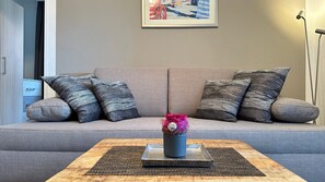 TV - Apartment 'Holiday Residenz Alter Leuchtturm' with Balcony and Wi-Fi (Borkum)