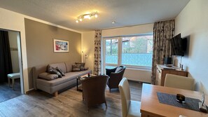 TV - Apartment 'Holiday Residenz Alter Leuchtturm' with Balcony and Wi-Fi (Borkum)