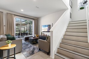 House | 3 bedrooms - Private Hot Tub 3-bedroom 8 Miles From Disney (Kissimmee)