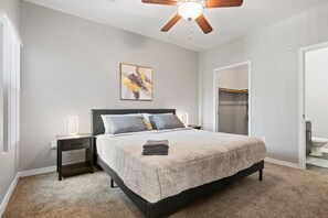 2 bedrooms, desk, iron/ironing board, free WiFi
