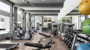 Fitness facility - 6 Miles From Banner thunderbird w/ Pool and Gym (Phoenix)
