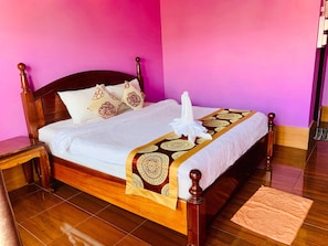 Deluxe-Doppelzimmer, 1 Doppelbett | Schreibtisch, schallisolierte Zimmer, kostenloses WLAN, Bettwäsche