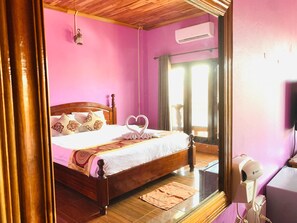 Deluxe Double Room, 1 Double Bed | Desk, soundproofing, free WiFi, bed sheets - Happy Riverview Hotel (Vang Vieng)