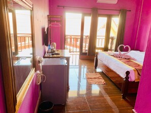 Deluxe Double Room, 1 Double Bed | Desk, soundproofing, free WiFi, bed sheets - Happy Riverview Hotel (Vang Vieng)