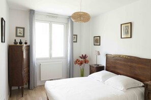 2 chambres, fer et planche à repasser, Wi-Fi gratuit, draps fournis