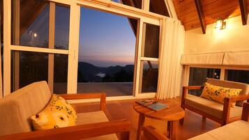 룸, 침실 1개 (Bhimal) | 거실 공간 | 평면 TV