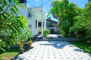 Espacio para trabajar con laptop y sistema de insonorización 