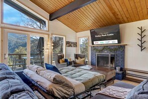 3 Schlafzimmer, Schreibtisch, Bügeleisen/Bügelbrett, Reisekinderbett