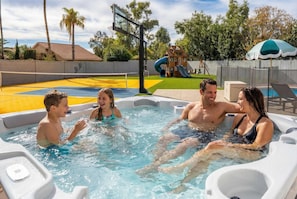 Outdoor spa tub