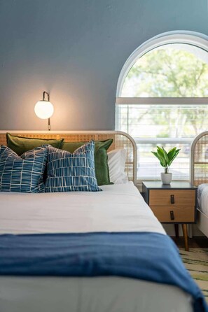 4 多间卧室、办公桌、熨斗/熨衣板、旅行婴儿床