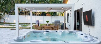 1 Mile to Honeymoon Island ~Pool ~Putt Putt