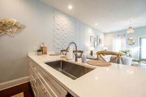 Interior - Indy Elegance w King Beds, Office & Parking (Indianapolis)