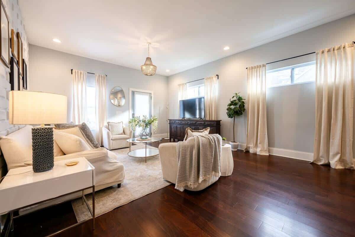 Televisión y oficina 