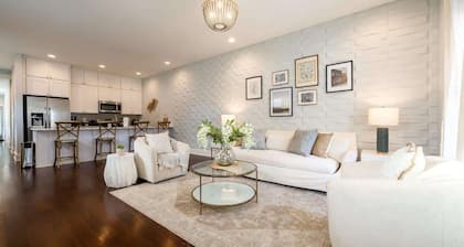 Indy Elegance | Two King Beds | Office & Parking