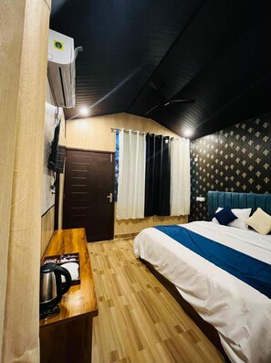 Deluxe-Zimmer, 1 King-Bett | 1 Schlafzimmer, schallisolierte Zimmer, kostenloses WLAN