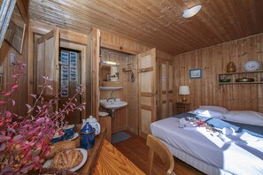 3 slaapkamers, een bureau, een strijkplank/strijkijzer, gratis wifi