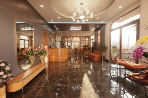 Reception - Cat Tuong Hotel (Da Lat)