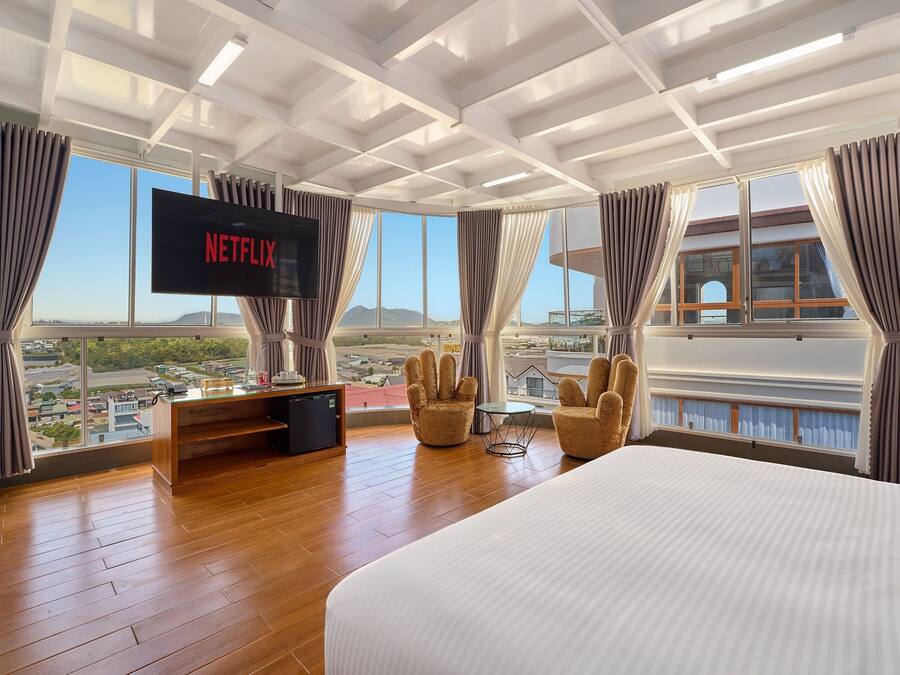 Luxury Double Room | Premium bedding, memory foam beds, free minibar items, in-room safe