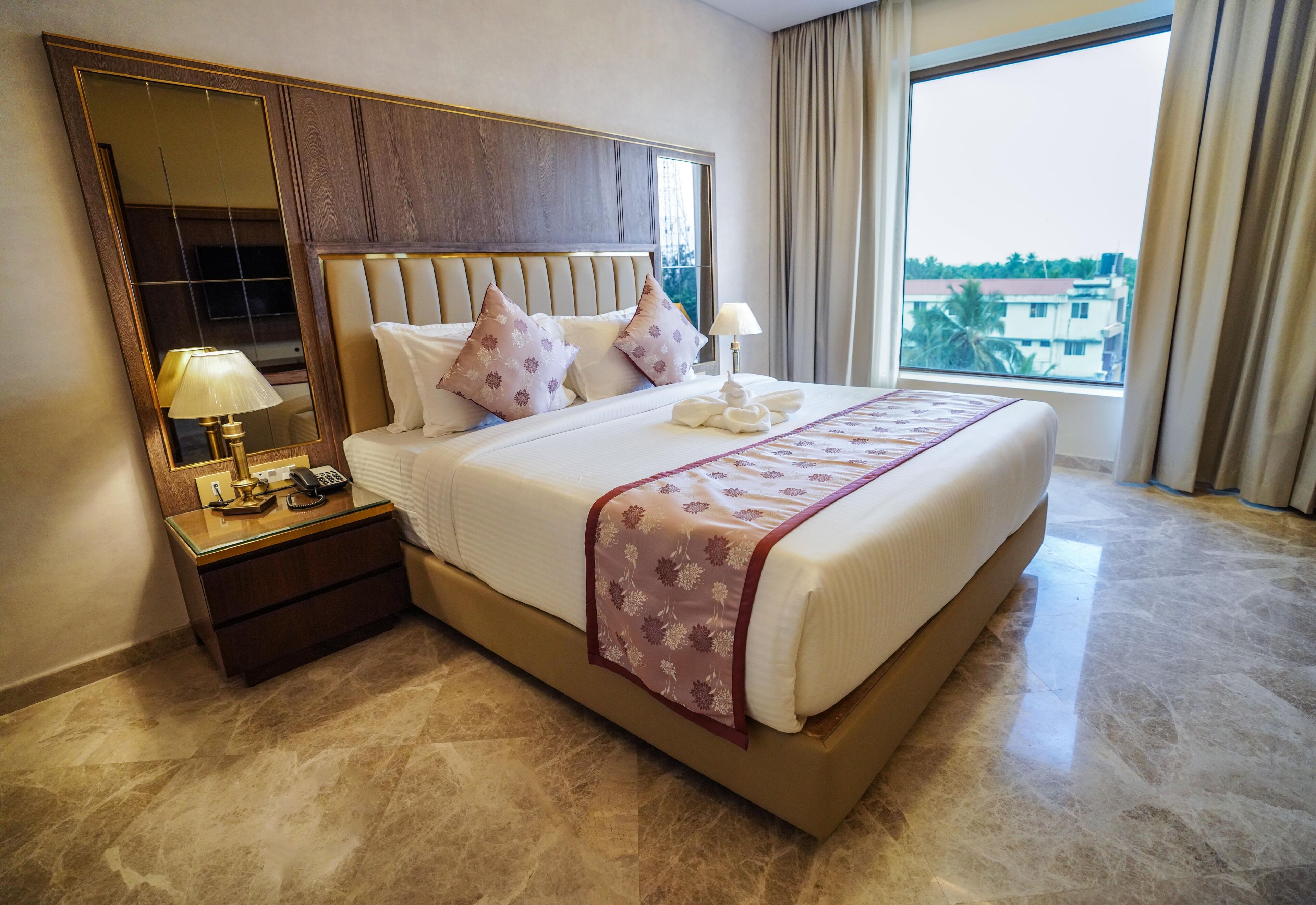 Caja de seguridad en la habitación y escritorio 