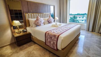 Caja de seguridad en la habitación y escritorio