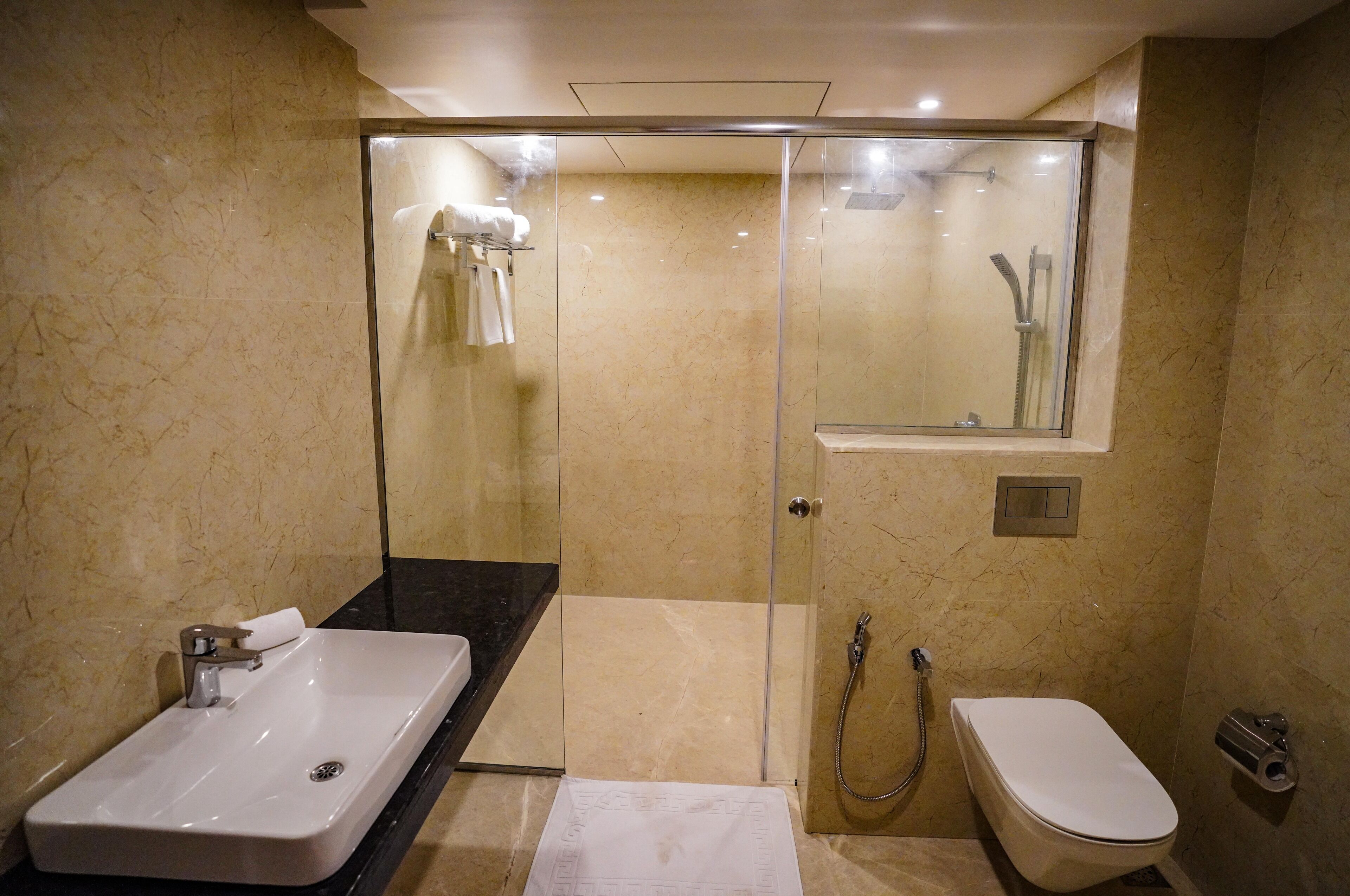 Club Room | Bathroom | Free toiletries, slippers