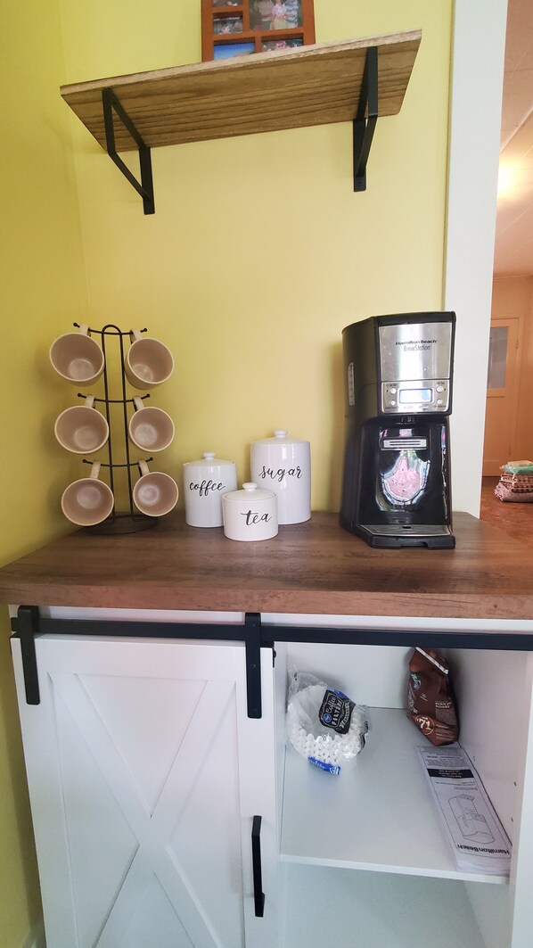 Interior - Delightful 2 bedroom in the heart of Montavilla. Just minutes to everything! (Portland)