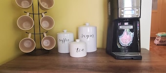 Delightful 2 bedroom in the heart of Montavilla. Just minutes to everything!